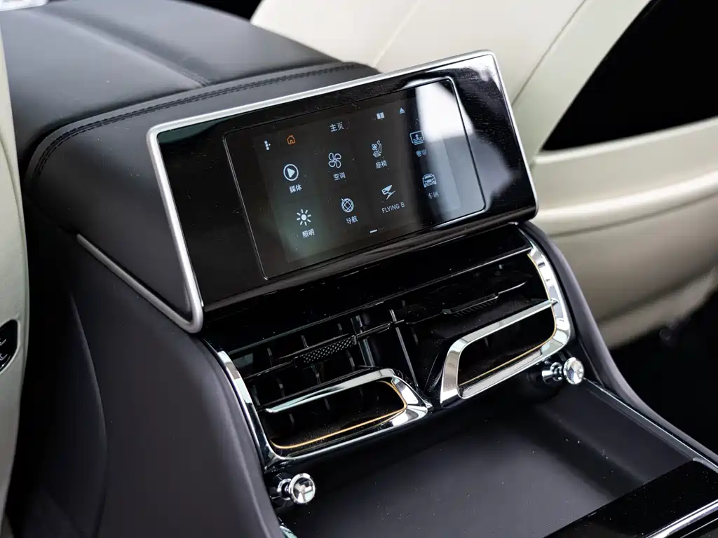Bentley Flying Spur — фото 17