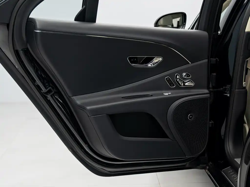 Bentley Flying Spur — фото 20