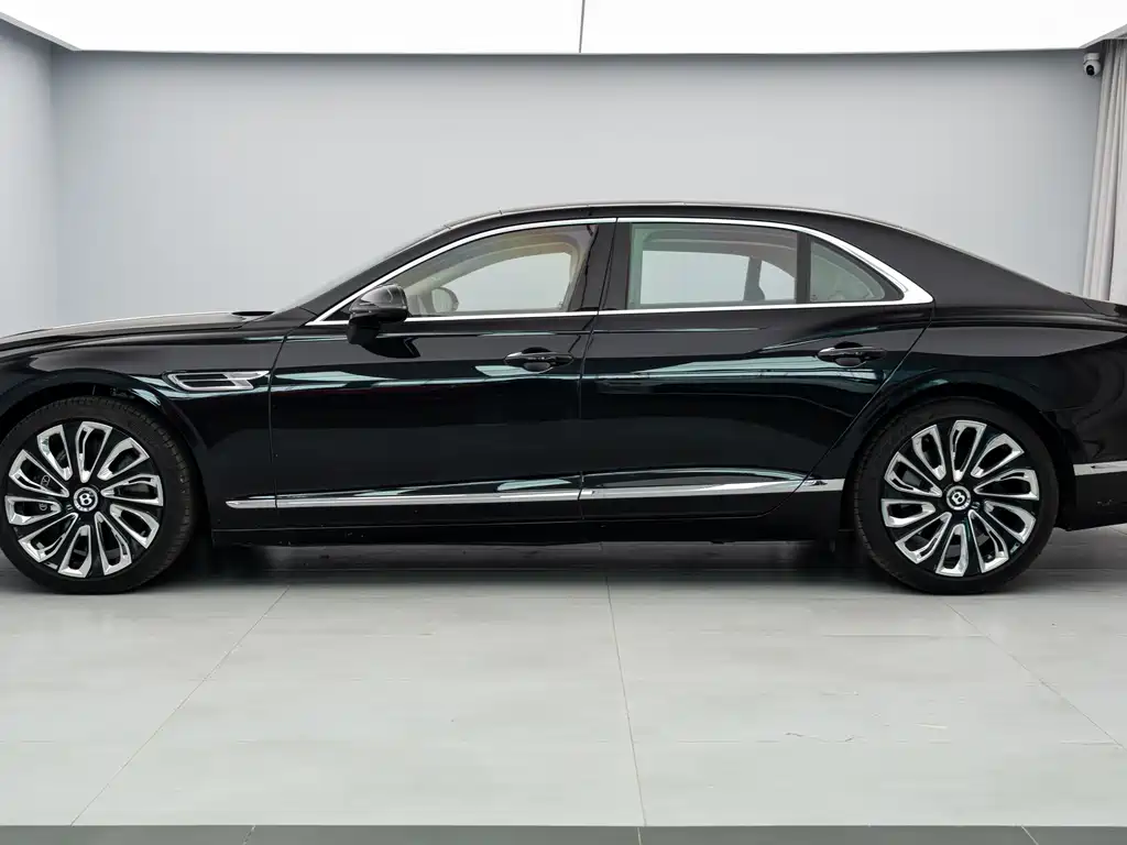 Bentley Flying Spur — фото 3