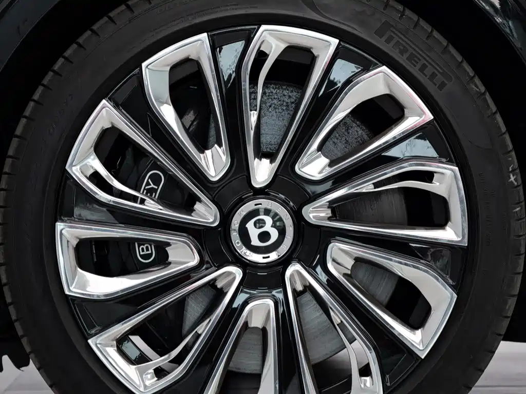 Bentley Flying Spur — фото 21
