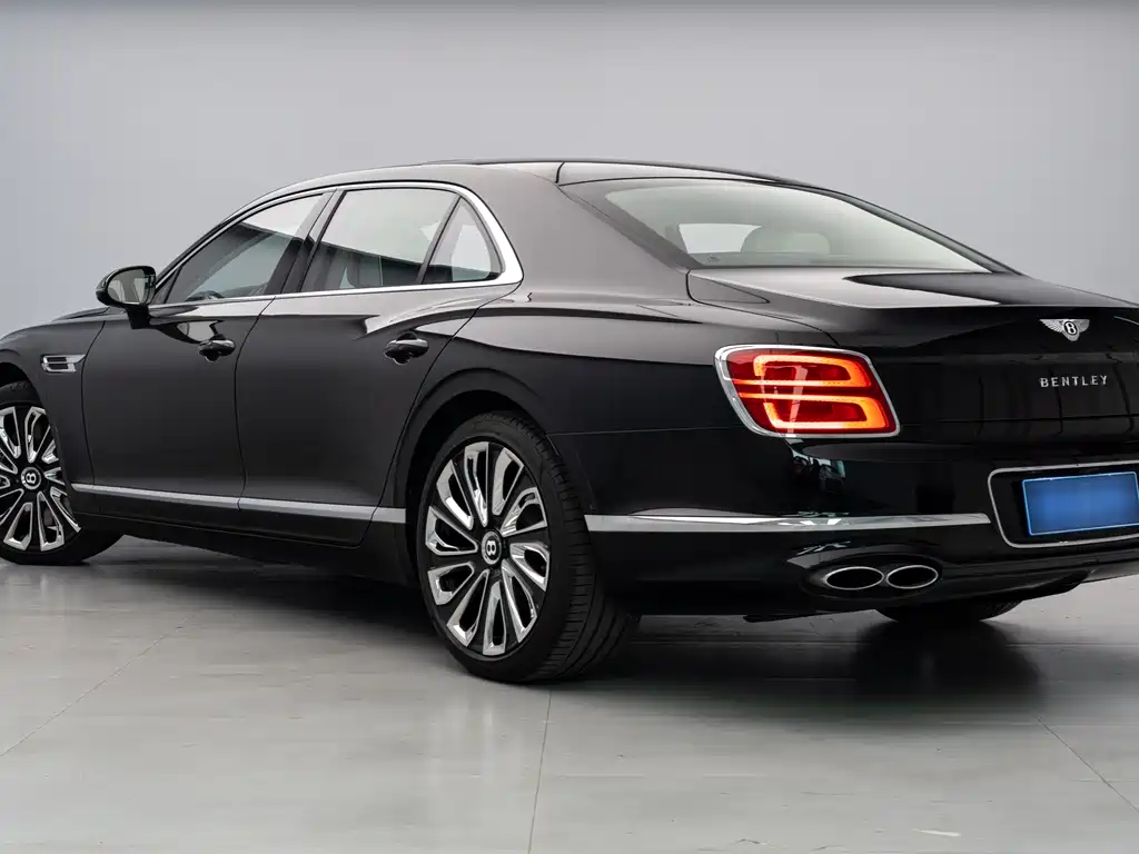 Bentley Flying Spur — фото 23