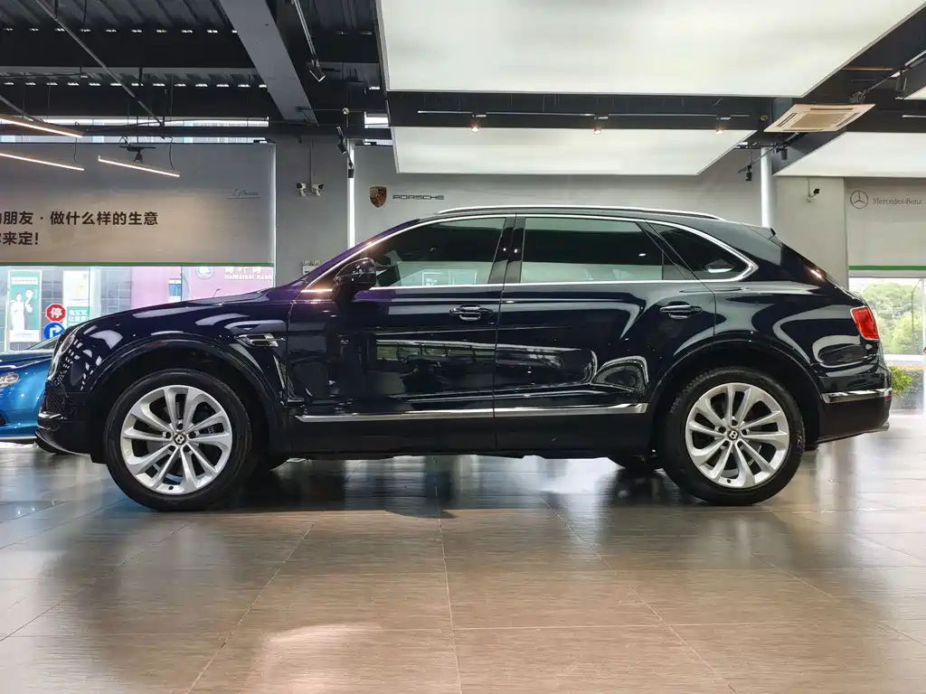 Bentley Bentayga — фото 18