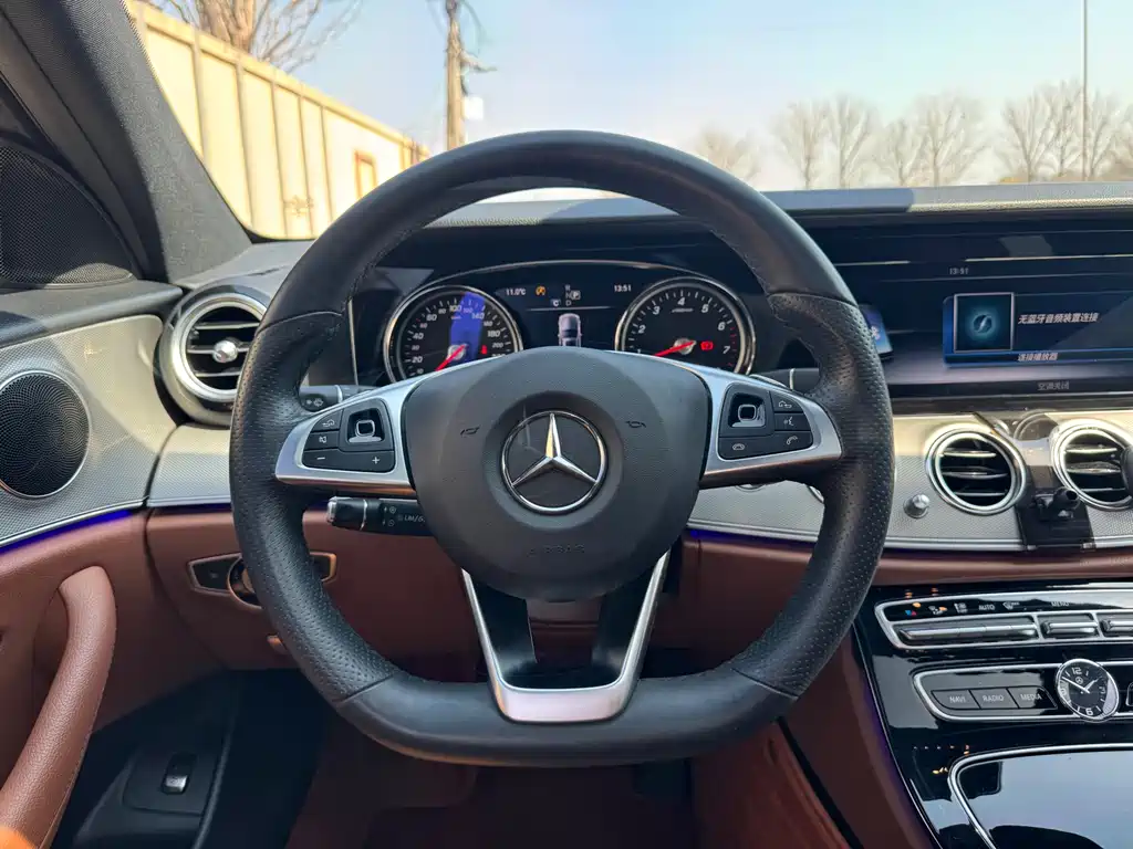 Mercedes-Benz E-Class — фото 10
