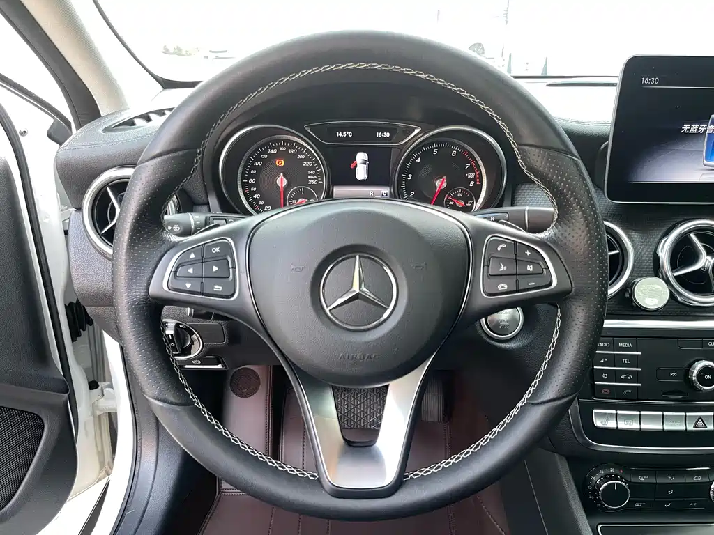 Mercedes-Benz GLA — фото 15