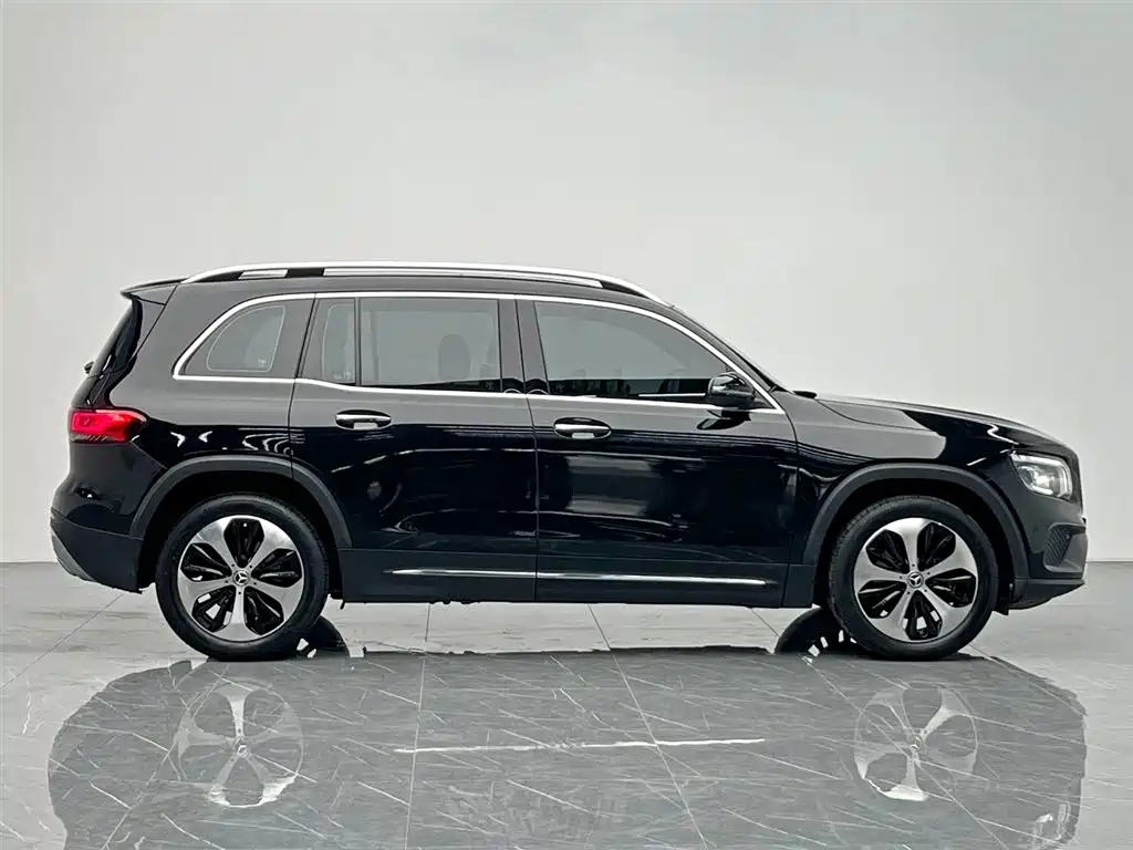 Mercedes-Benz GLB — фото 7