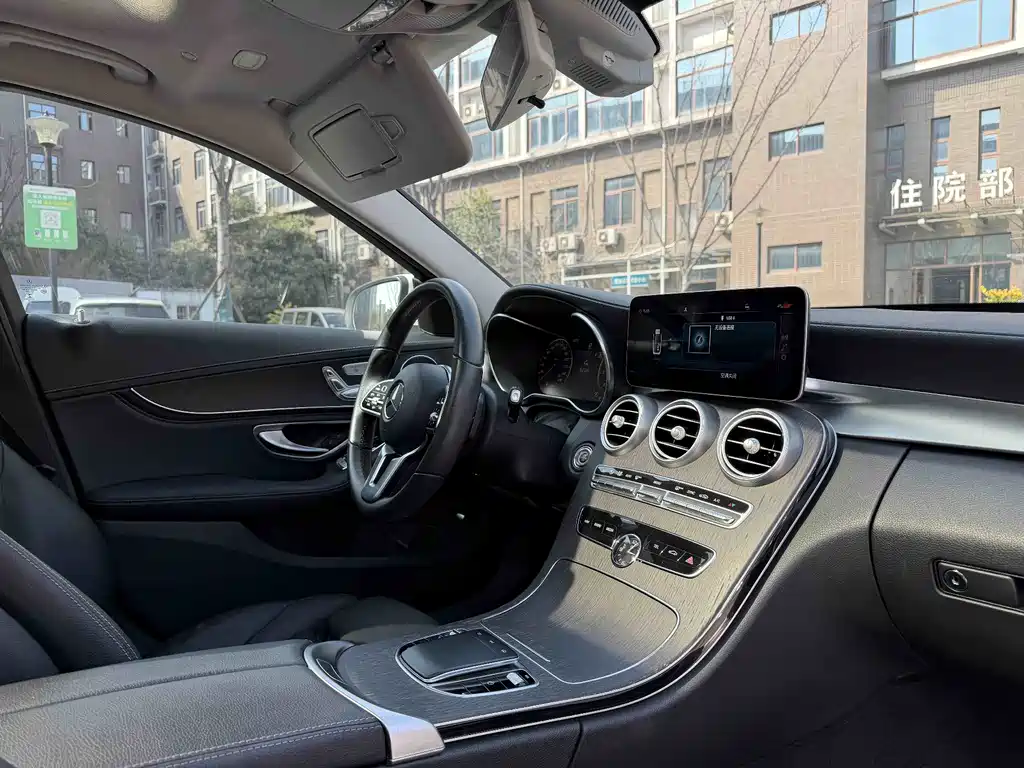 Mercedes-Benz C-Class — фото 17