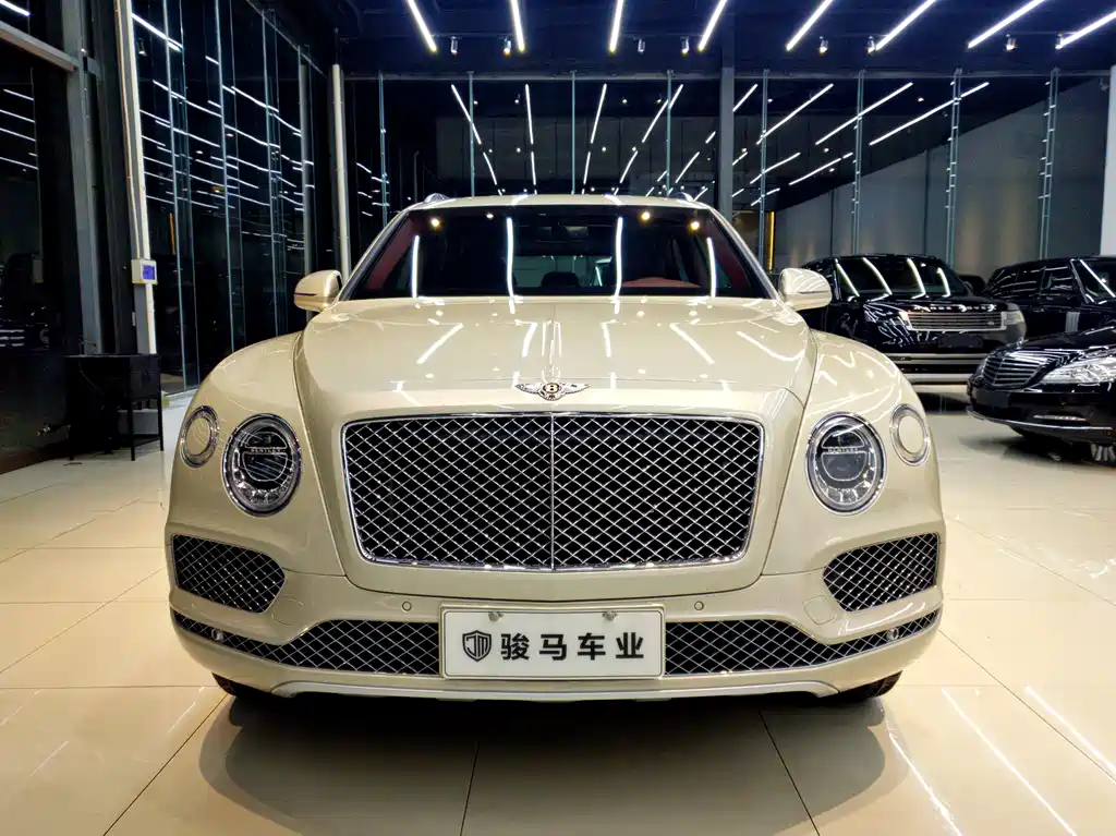Bentley Bentayga — фото 2