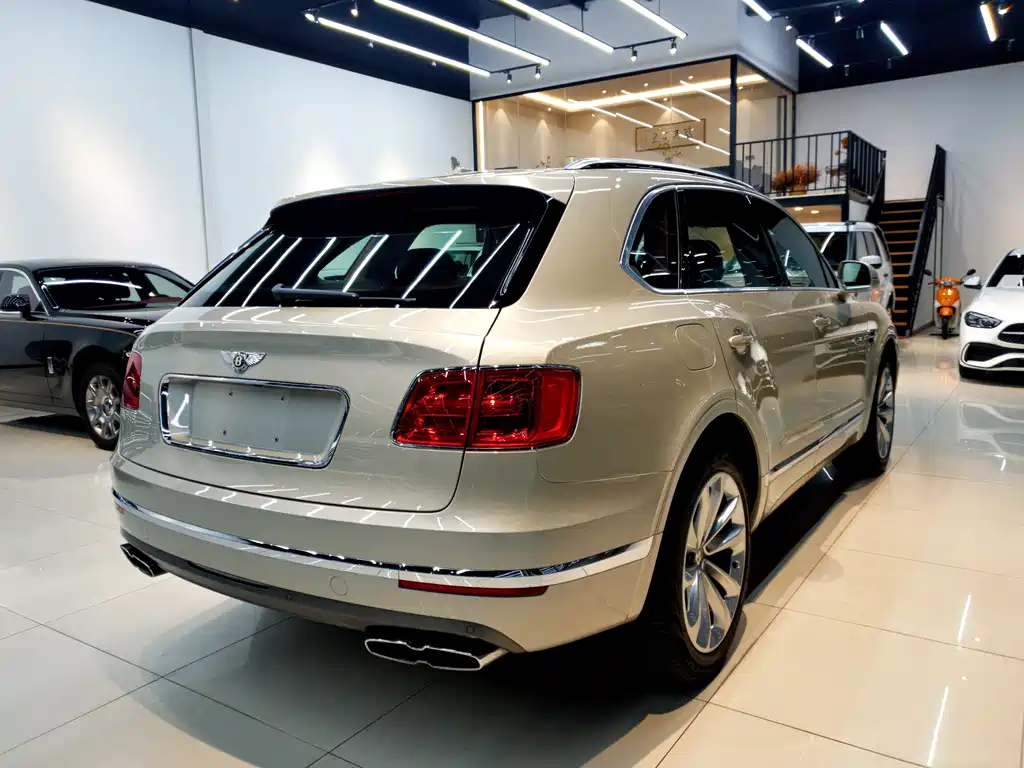 Bentley Bentayga — фото 6