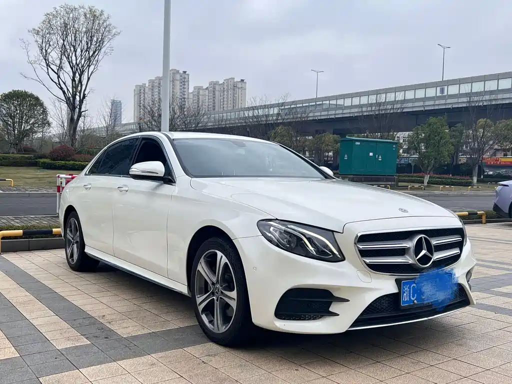 Mercedes-Benz E-Class — фото 4