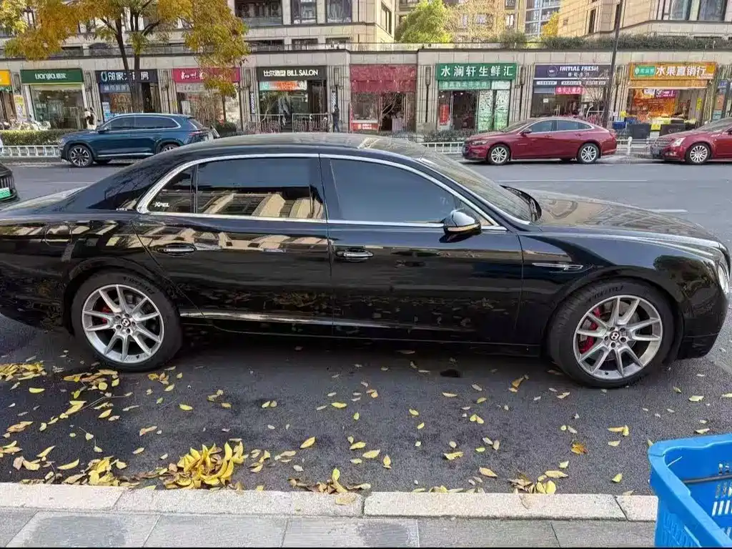 Bentley Flying Spur — фото 3