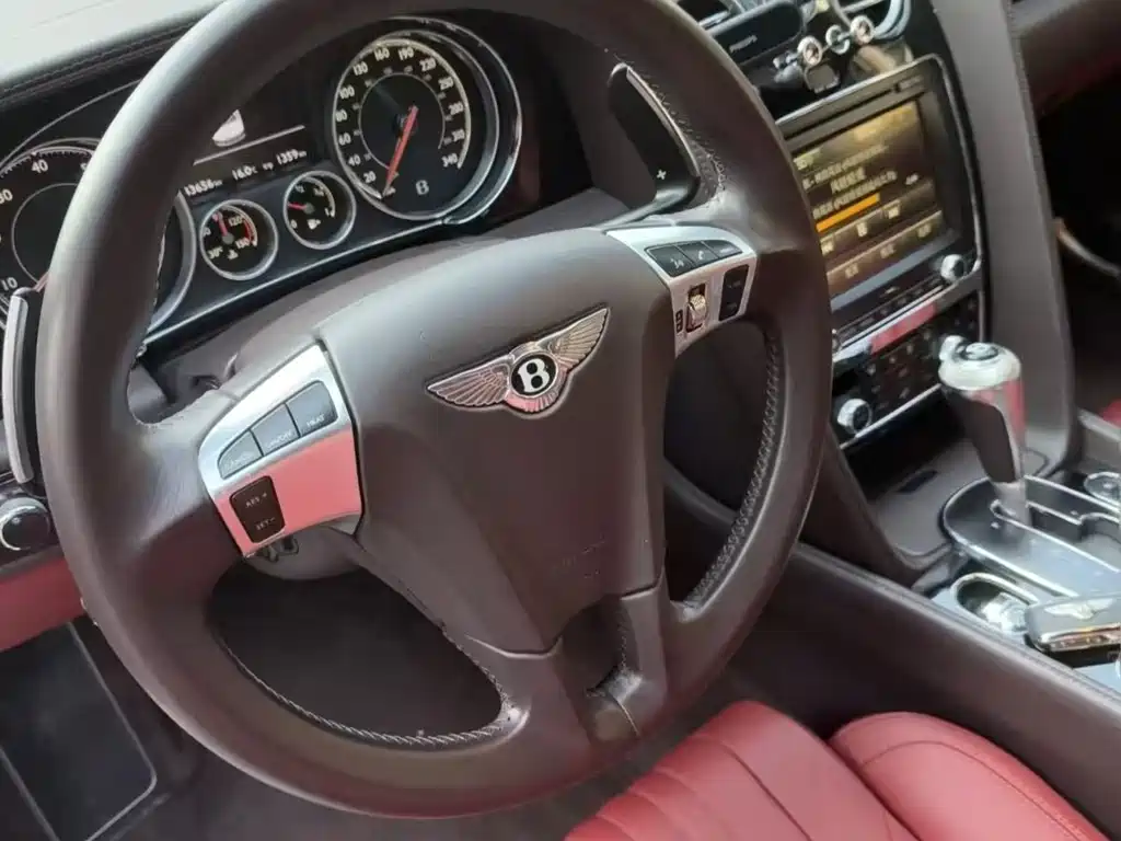 Bentley Flying Spur — фото 4