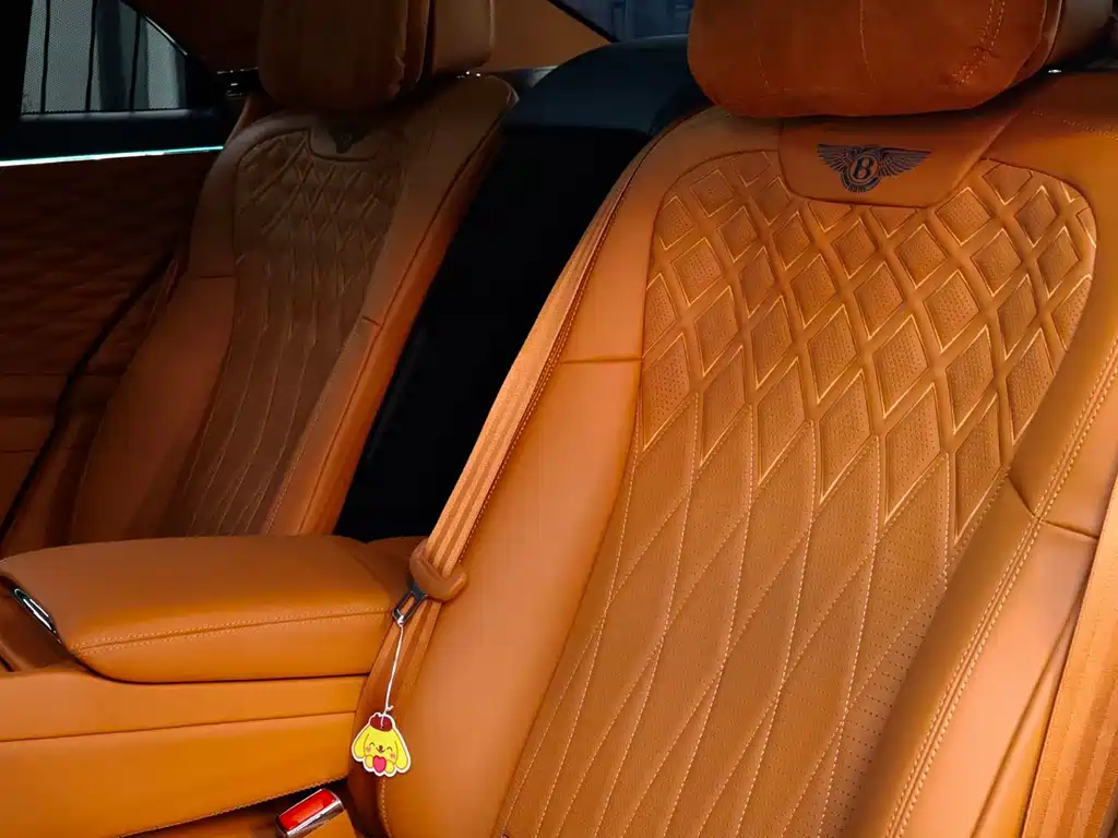 Bentley Flying Spur PHEV — фото 10