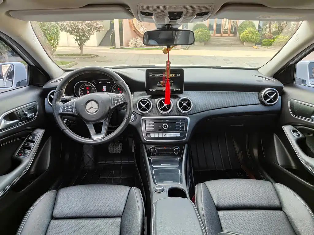 Mercedes-Benz GLA — фото 6