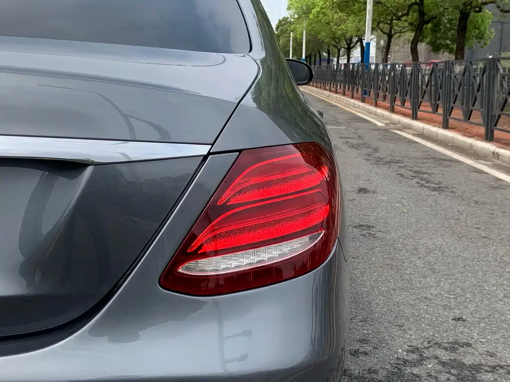 Mercedes-Benz E-Class (Import) — фото 11