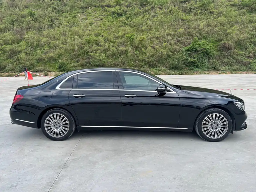 Mercedes-Benz E-Class — фото 10