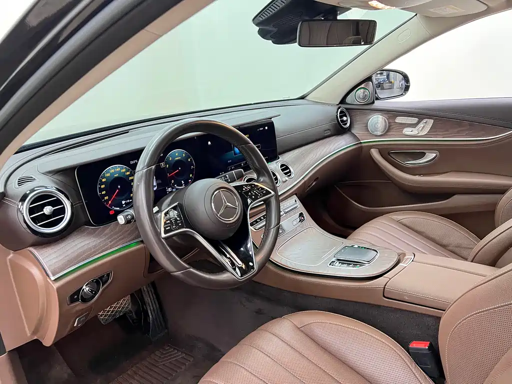 Mercedes-Benz E-Class — фото 15