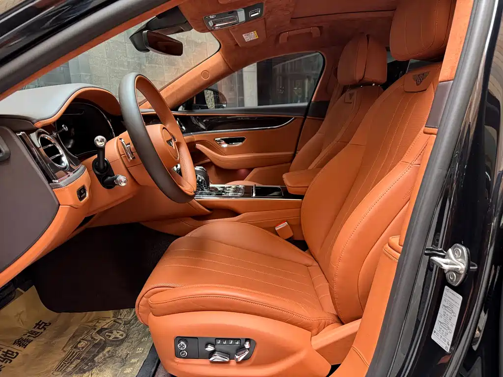 Bentley Flying Spur PHEV — фото 11