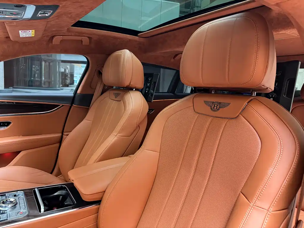 Bentley Flying Spur PHEV — фото 15