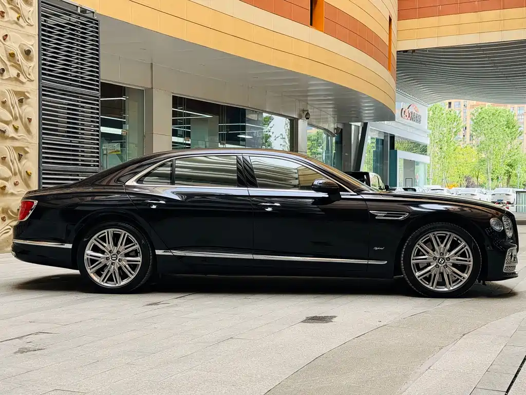 Bentley Flying Spur PHEV — фото 4