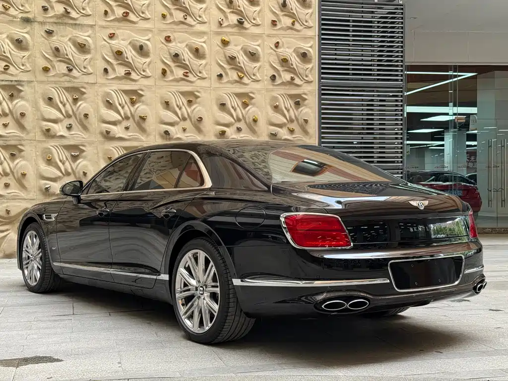 Bentley Flying Spur PHEV — фото 5