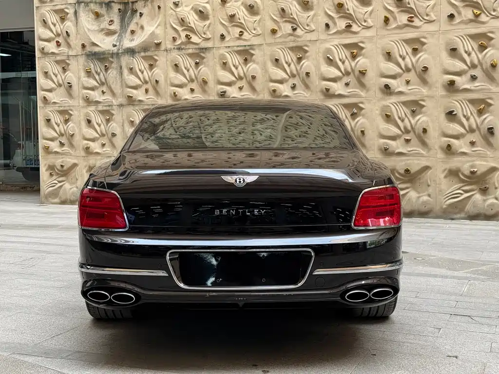 Bentley Flying Spur PHEV — фото 6