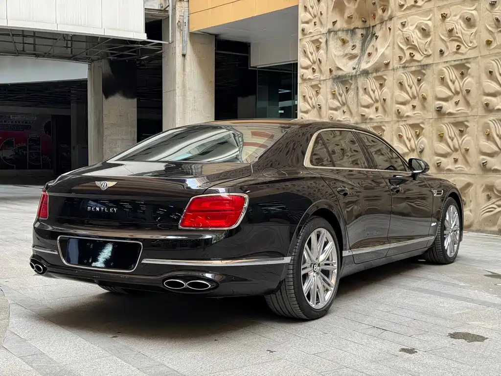 Bentley Flying Spur PHEV — фото 7
