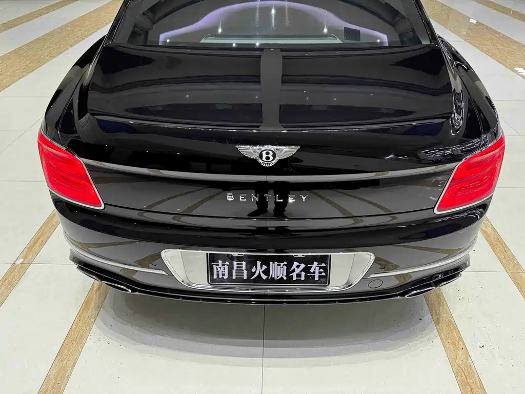 Bentley Flying Spur — фото 9