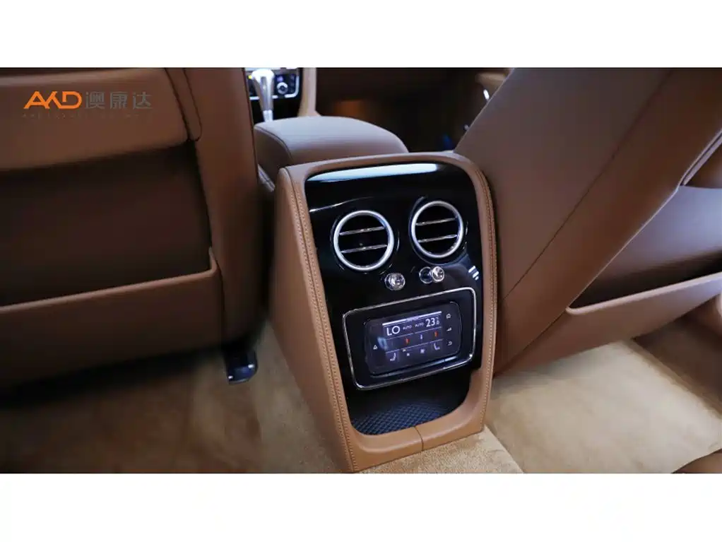 Bentley Flying Spur — фото 9