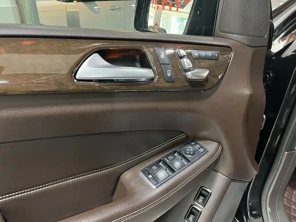 Mercedes-Benz GLS — фото 14