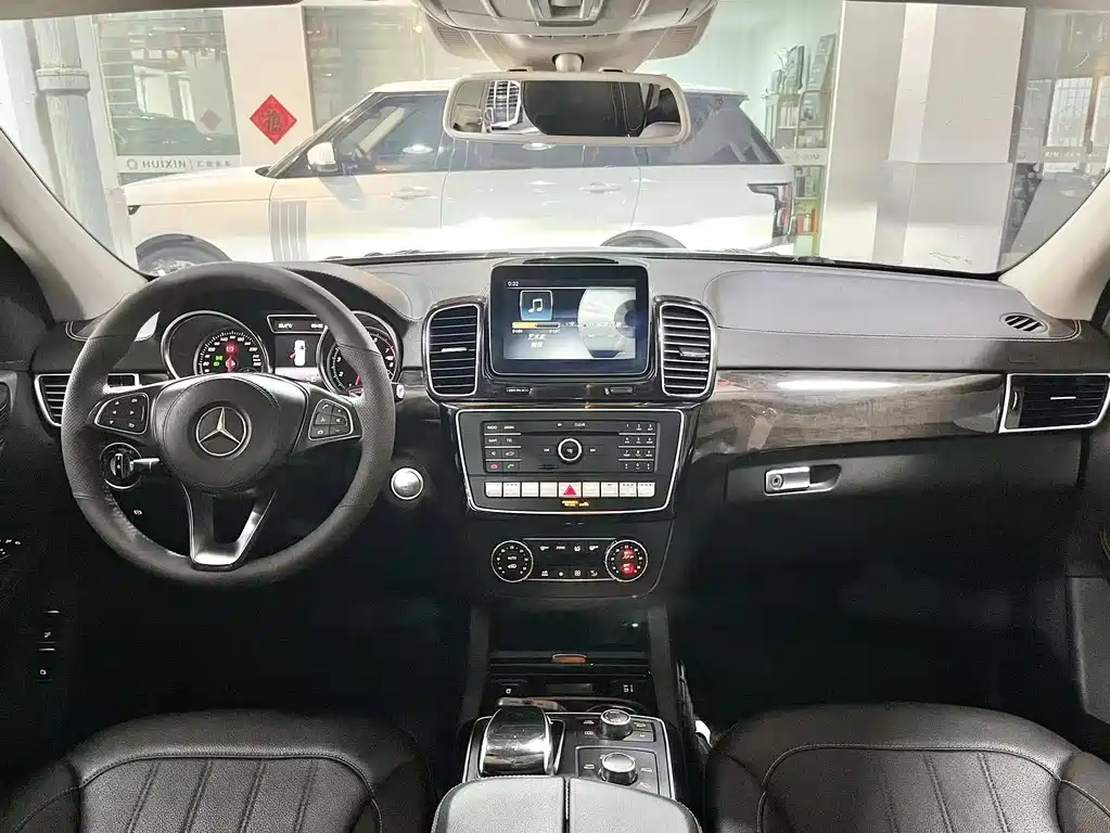 Mercedes-Benz GLS — фото 7