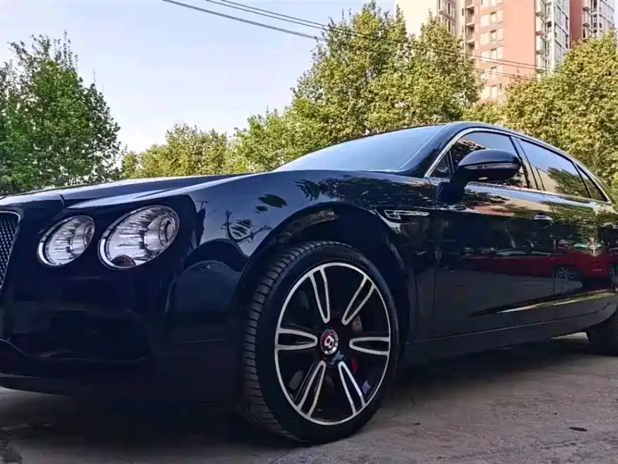 Bentley Flying Spur — фото 2