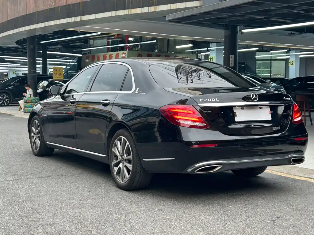 Mercedes-Benz E-Class — фото 6