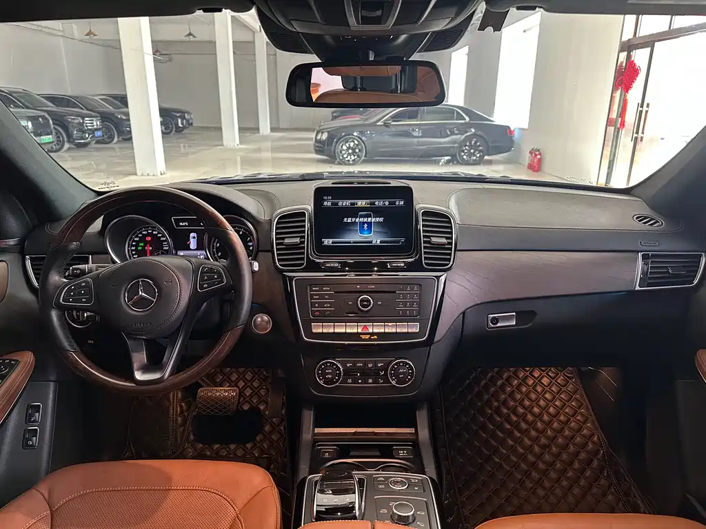 Mercedes-Benz GLS — фото 9