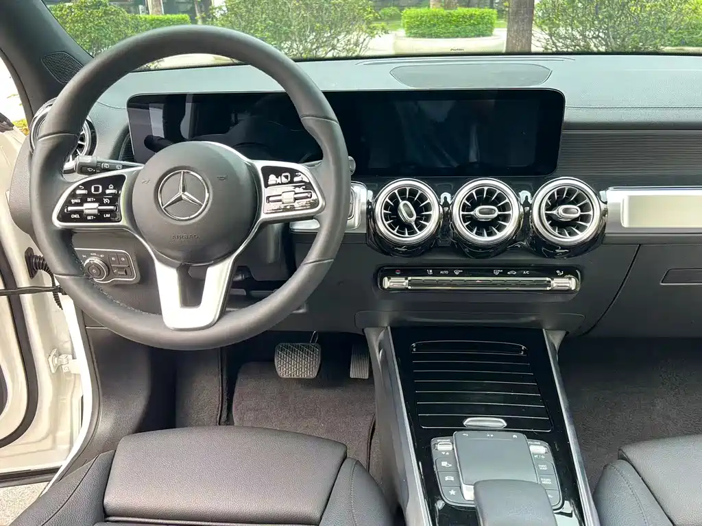 Mercedes-Benz GLB — фото 10