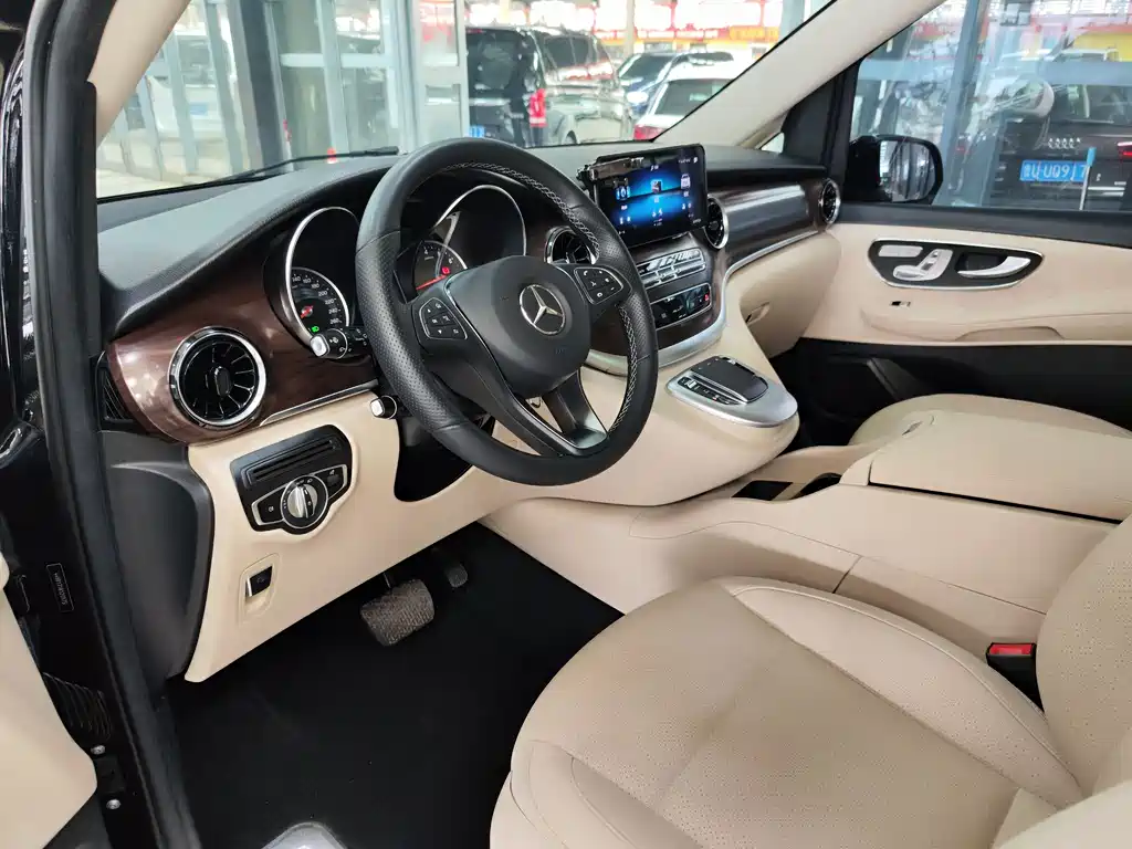 Mercedes-Benz V-Class — фото 14