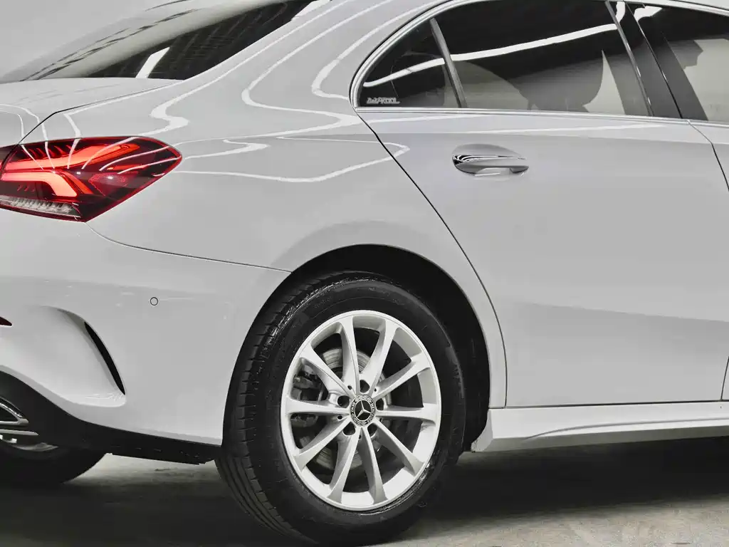 Mercedes-Benz A-Class — фото 14