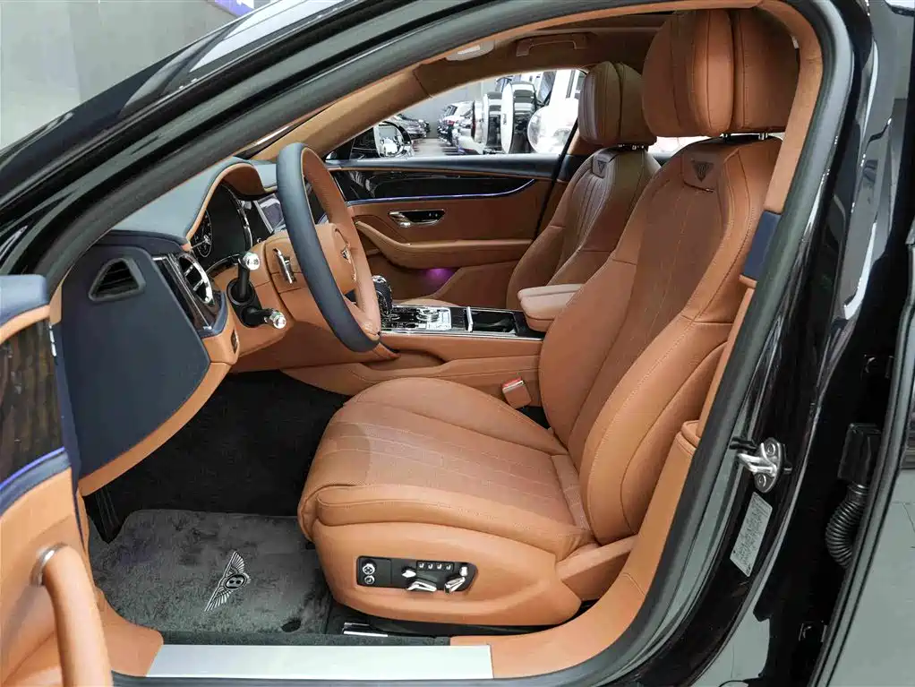 Bentley Flying Spur — фото 11