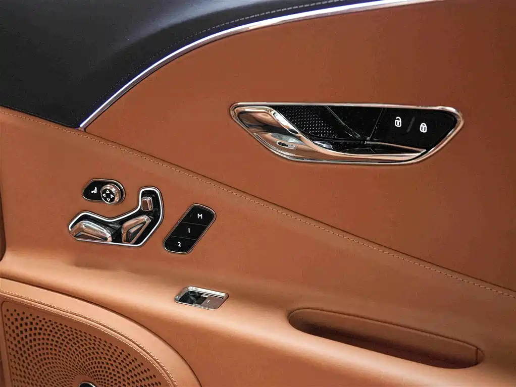Bentley Flying Spur — фото 19