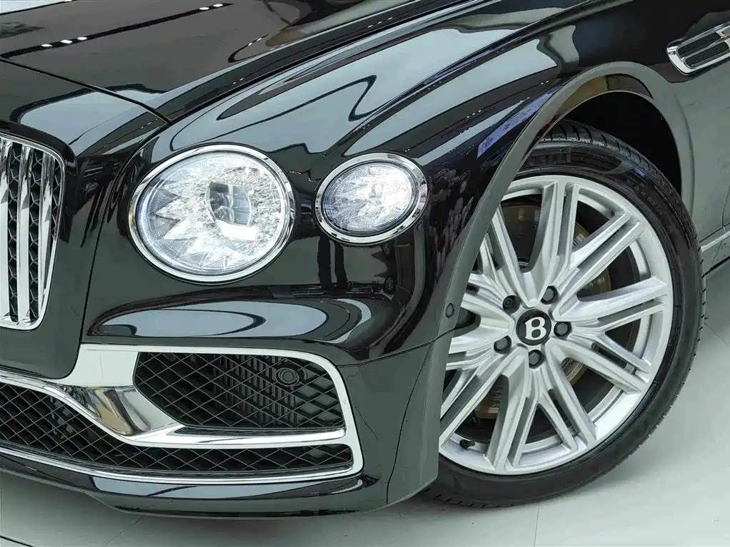 Bentley Flying Spur — фото 21