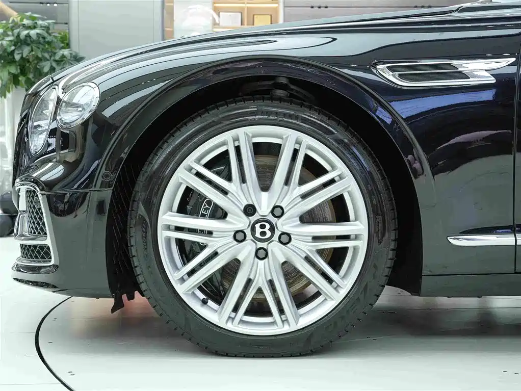 Bentley Flying Spur — фото 22