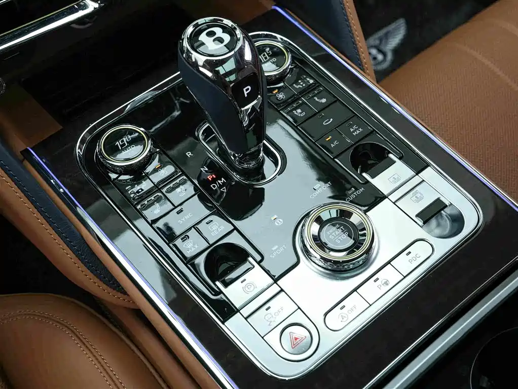 Bentley Flying Spur — фото 10