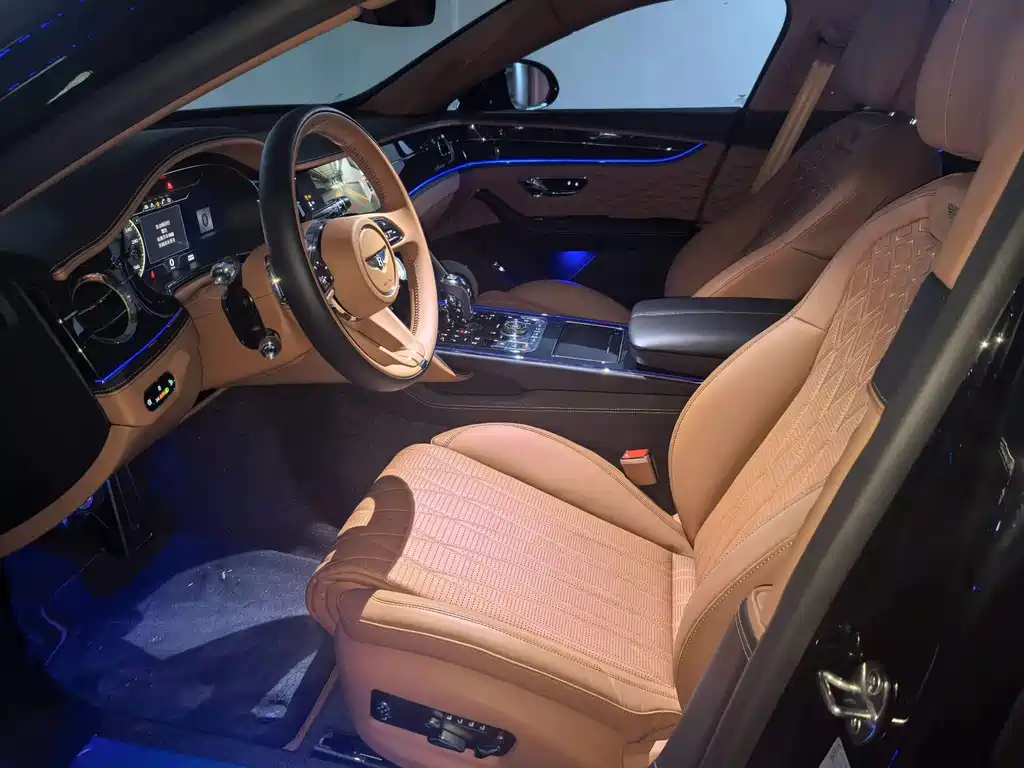 Bentley Flying Spur — фото 3