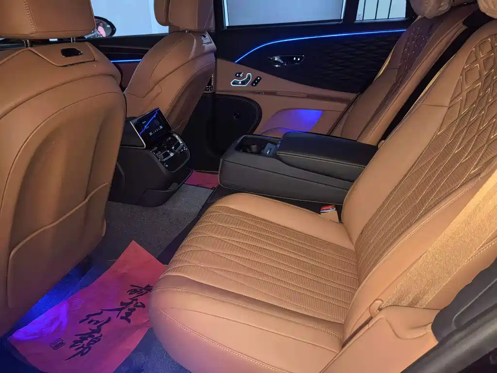 Bentley Flying Spur — фото 6