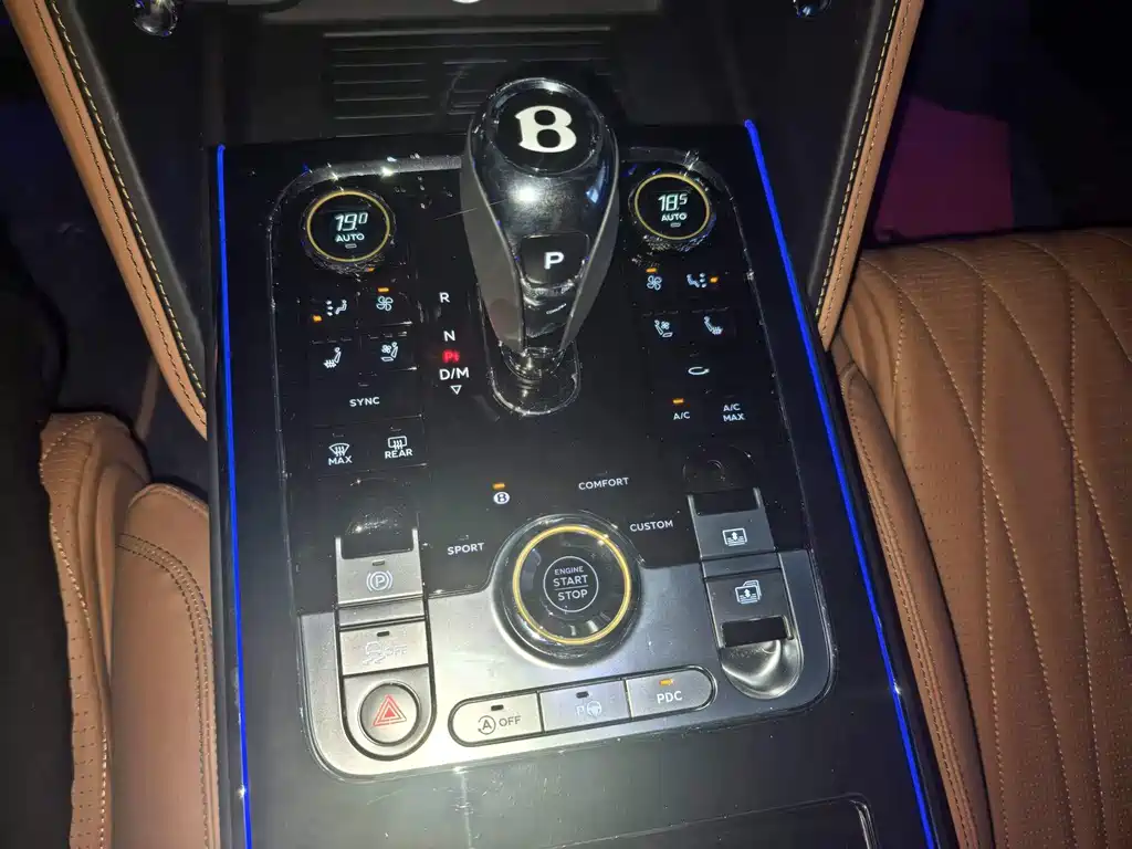 Bentley Flying Spur — фото 8