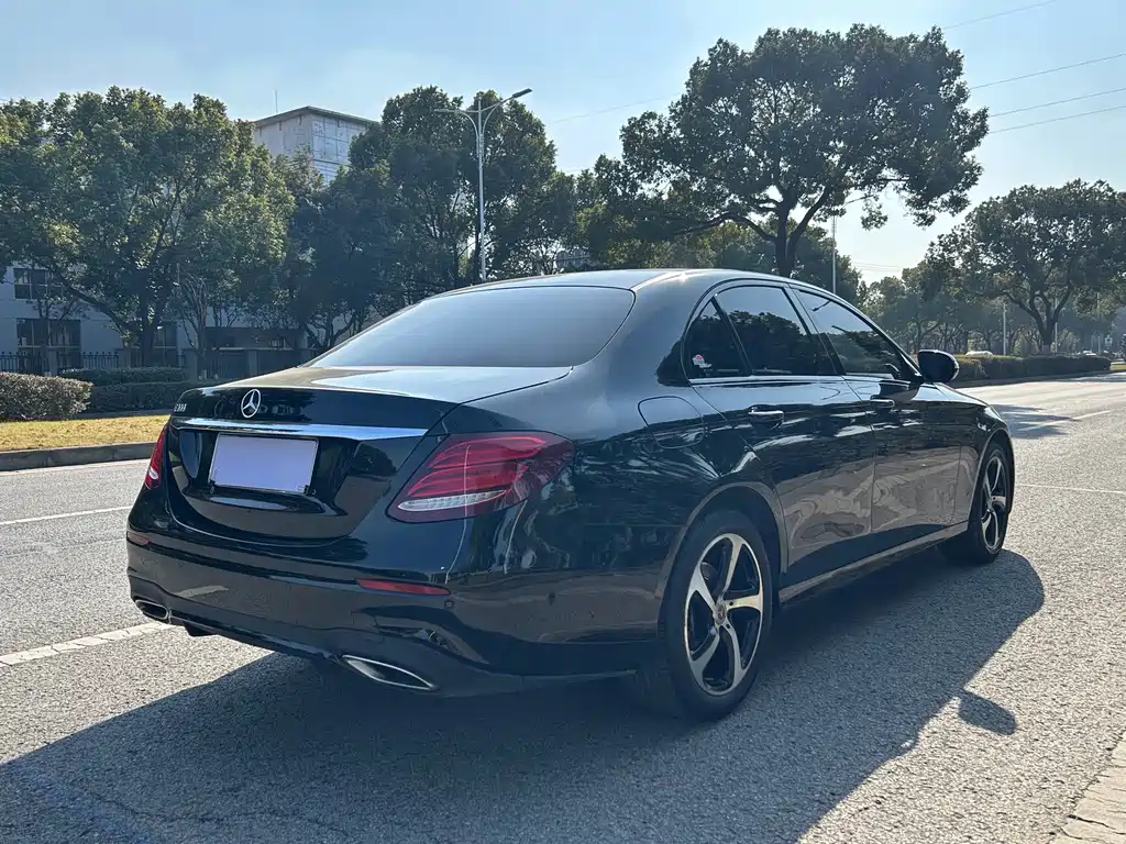 Mercedes-Benz E-Class — фото 10