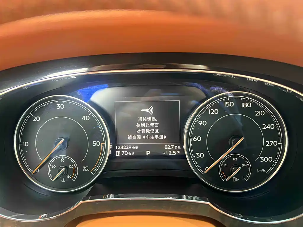 Bentley Bentayga — фото 15