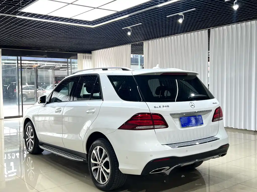 Mercedes-Benz GLE — фото 6
