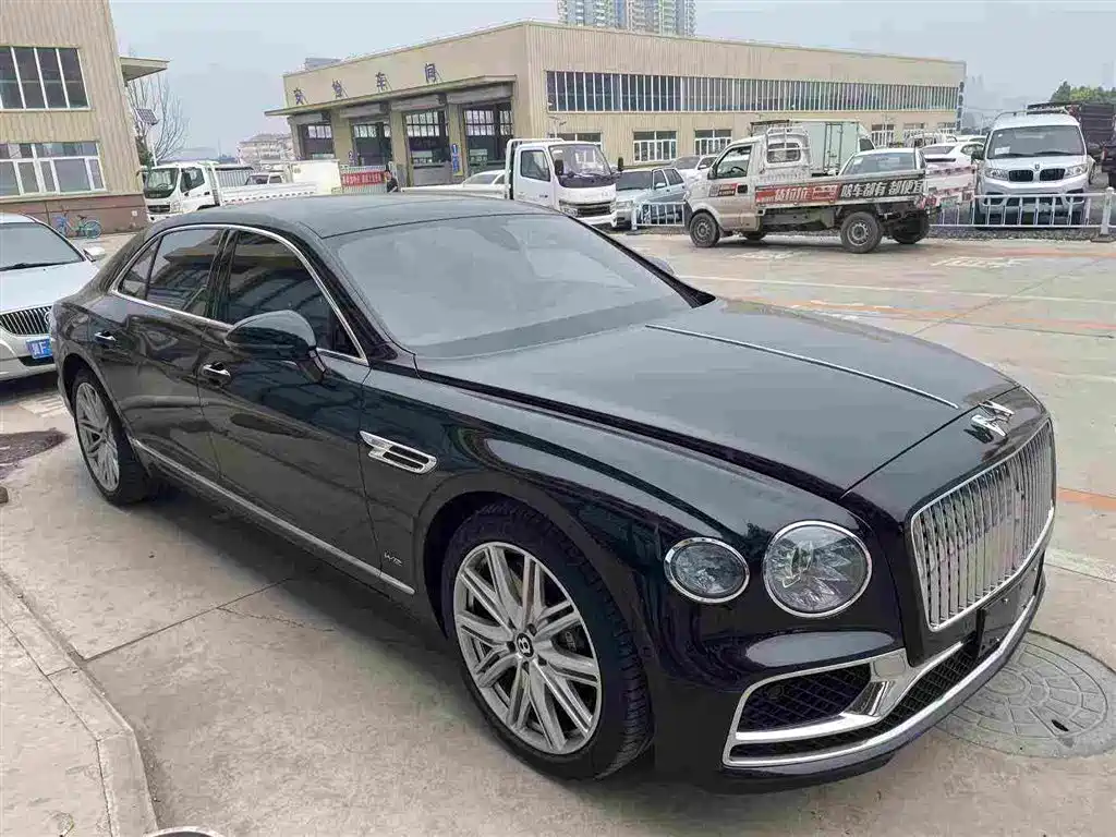 Bentley Flying Spur — фото 3