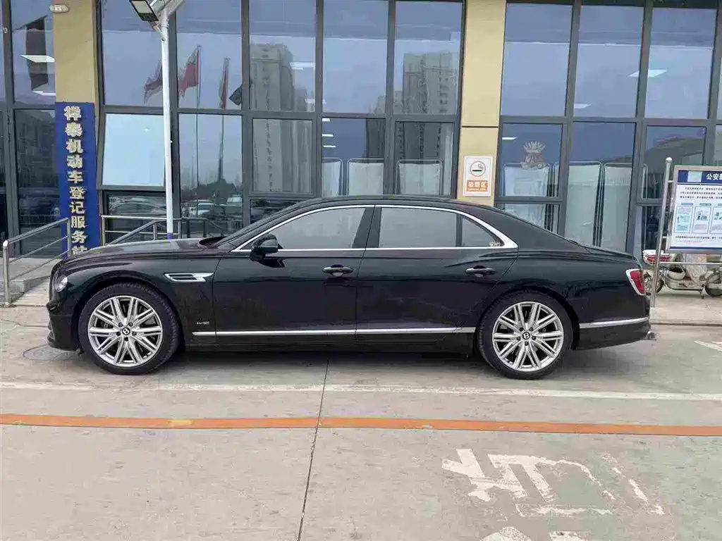 Bentley Flying Spur — фото 4
