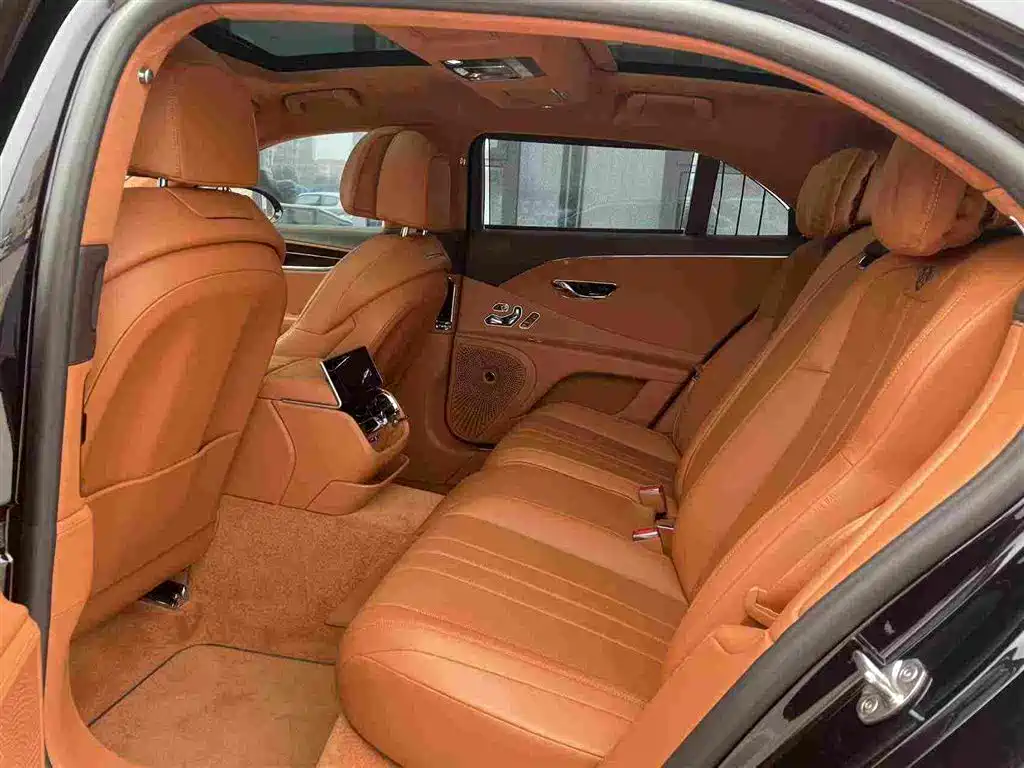 Bentley Flying Spur — фото 6